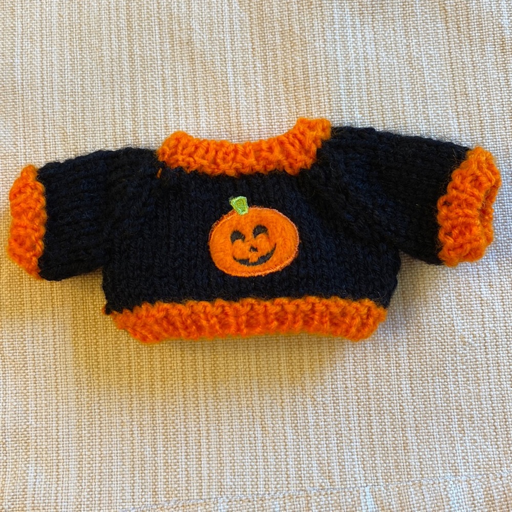 Halloween 🎃 sweater for small stuffed animal.